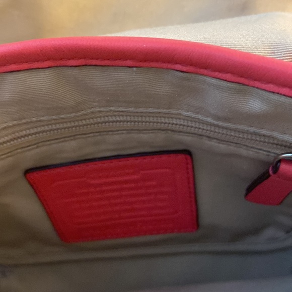 Pink Coach crossbody bag - Picture 5 of 7